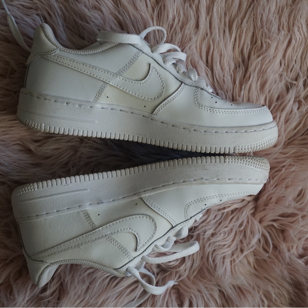 🔵  Nike Air Force 1 Low White Size 5Y
